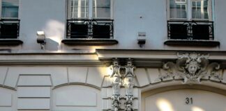 Elsa Kleid: Entdecken Sie Die Magie Dieser Wunderschönen Mode