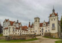 Hochzeit Rotes Kleid: Verzaubere Deine Gäste Mit Stil und Eleganz